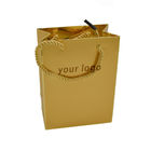 أكياس تسوق ورقية مخصصة صديقة للبيئة 210gsm مصنوعة من رقائق ذهبية مع مقبض حبل قطني