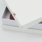علب هدايا فاخرة بيضاء 300 جرام 30 سم × 30 سم MDF صندوق تغليف للعناية الشخصية للعناية بالبشرة مع شريط