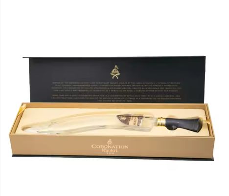 تغليف الهدايا أصبح سهلاً مع علب النبيذ المصنوعة من الورق المقوى